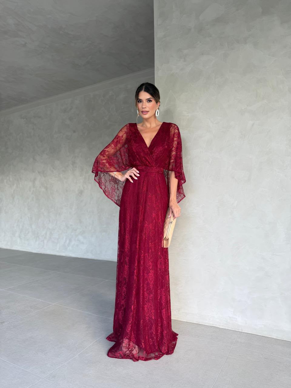 Vestido de Festa Longo em Renda com Decote em V e Mangas Capa