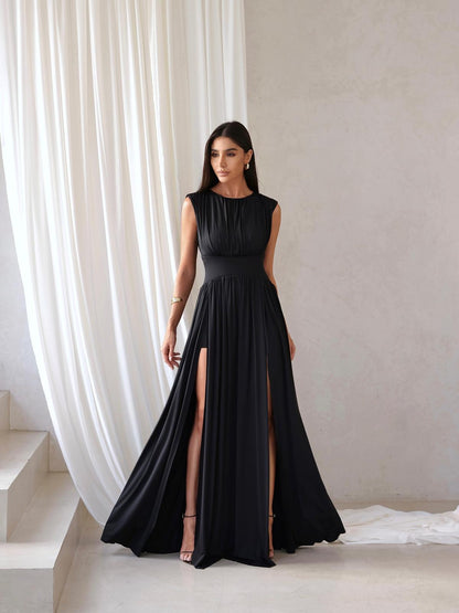 Vestido Longo Plissado com Fendas Laterais - Preto