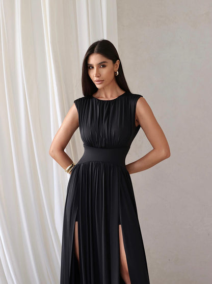 Vestido Longo Plissado com Fendas Laterais - Preto