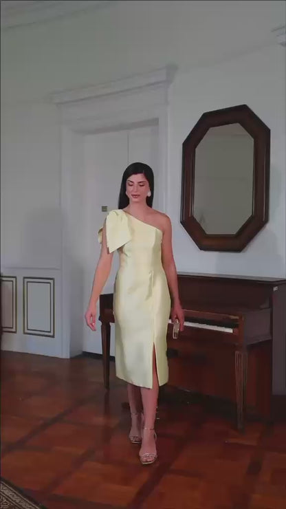 Vestido Tomara que Caia em Cetim Fenda - Amarelo